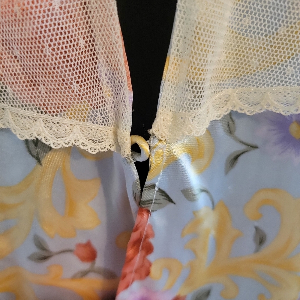 Victoria's Secret Gold Label Vintage Floral Robe - Picture 3 of 6